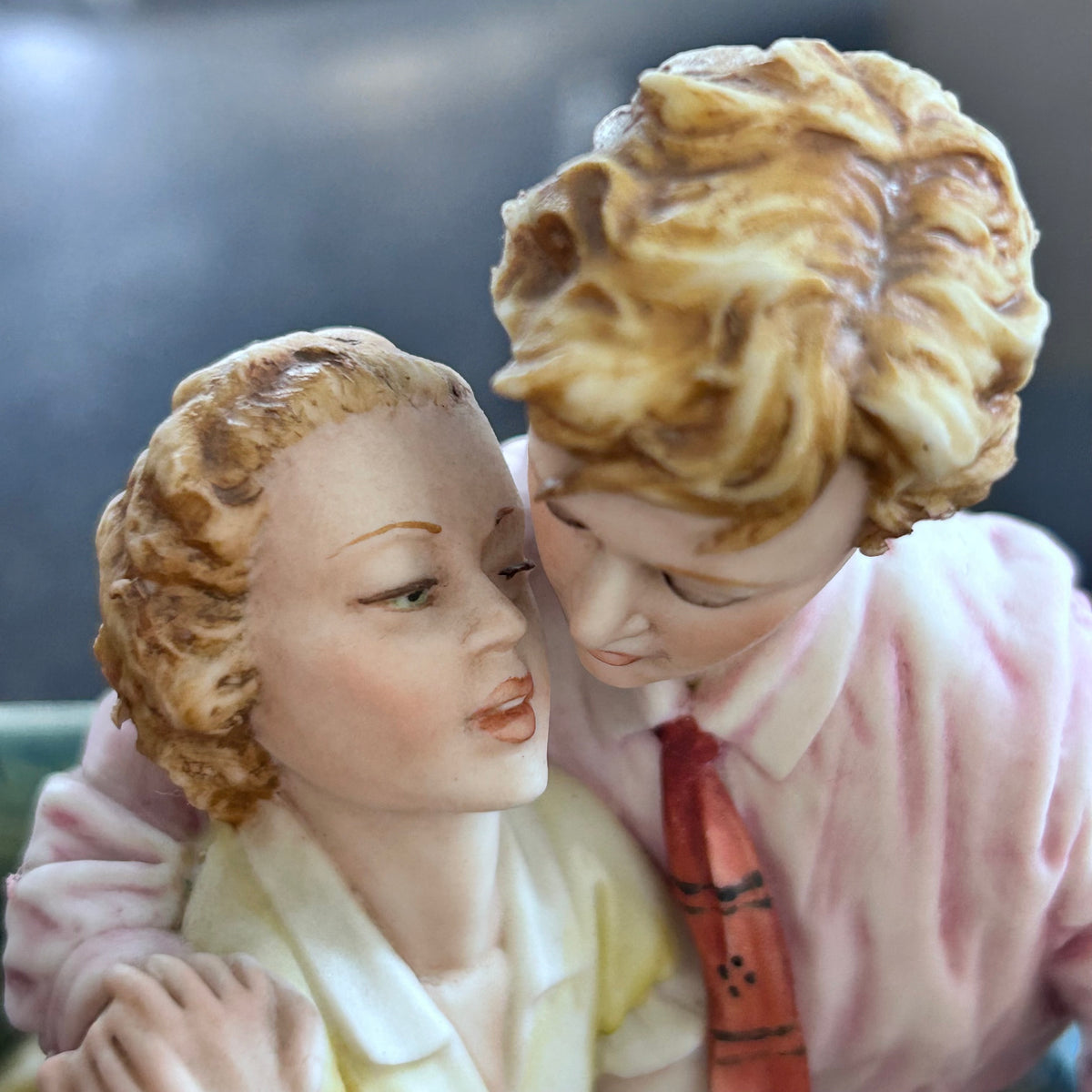 Innamorati su Panchina in Porcellana di Capodimonte - Arena Gioielli 