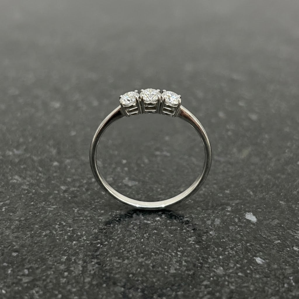 Anello donna trilogy con zirconi in oro bianco 18 carati - Arena Gioielli  - Arena Gioielli