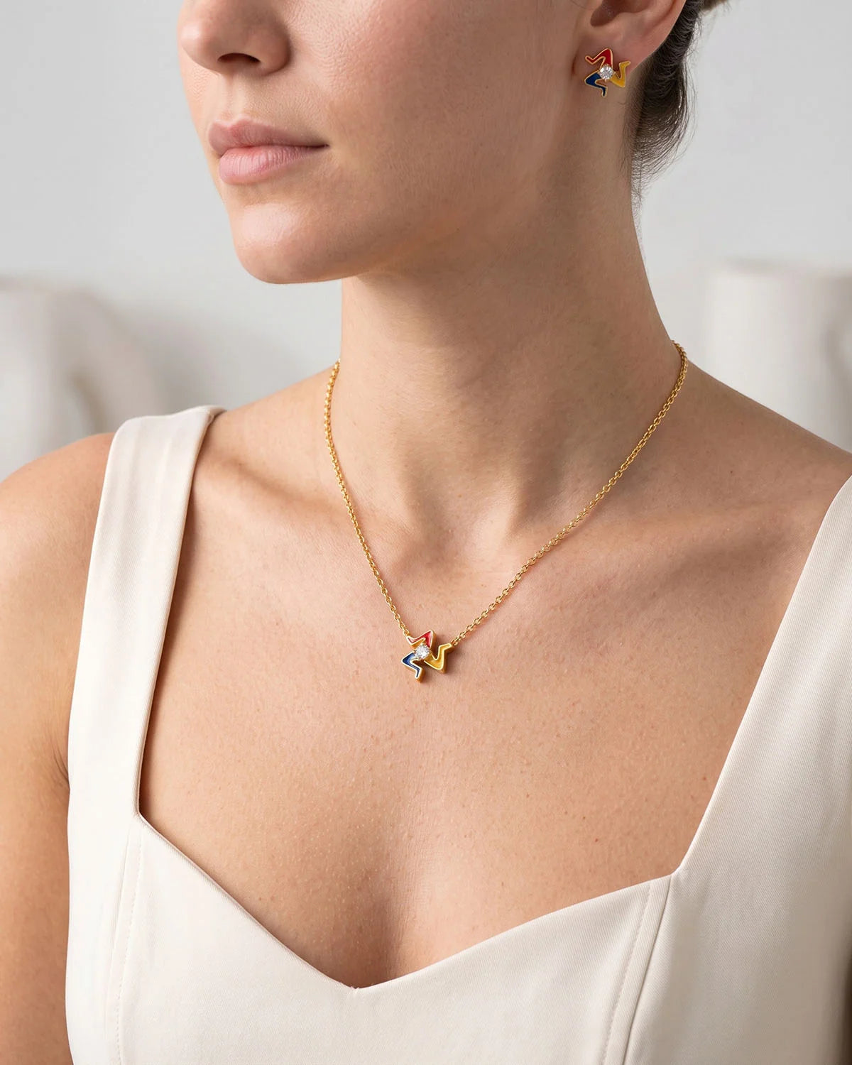 Orecchini Lobo Donna Isola Bella Mini Trinacria Gemma 60000108 Placcati Oro con Smalti e Punto Luce - Arena Gioielli